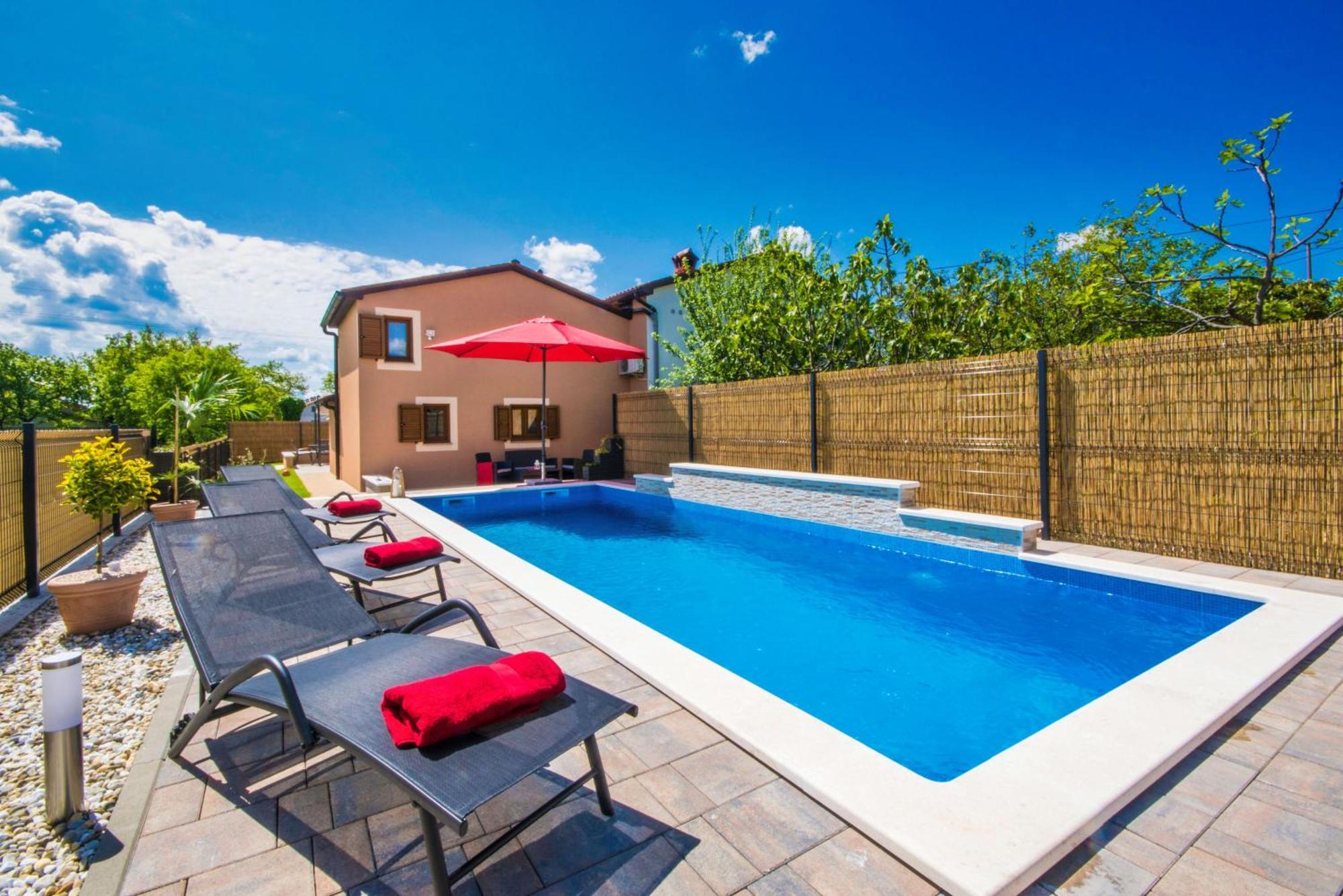 Holiday home Veronika, A Cozy And Charming For Summer Holidays *